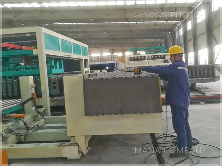 1654765703123139.jpg 04alc板立模生產現場01.jpg